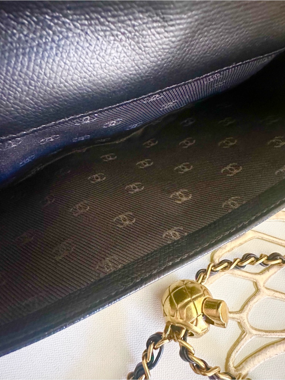 CHANEL Black Wallet with Chain - Picture 5 of 13